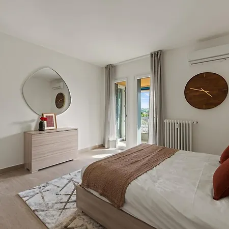 The Como Hillview Apartment *