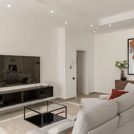 The Como Hillview Apartment